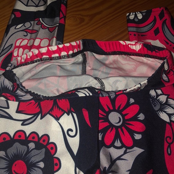 Skull Leggings Small NWOT - Picture 4 of 5